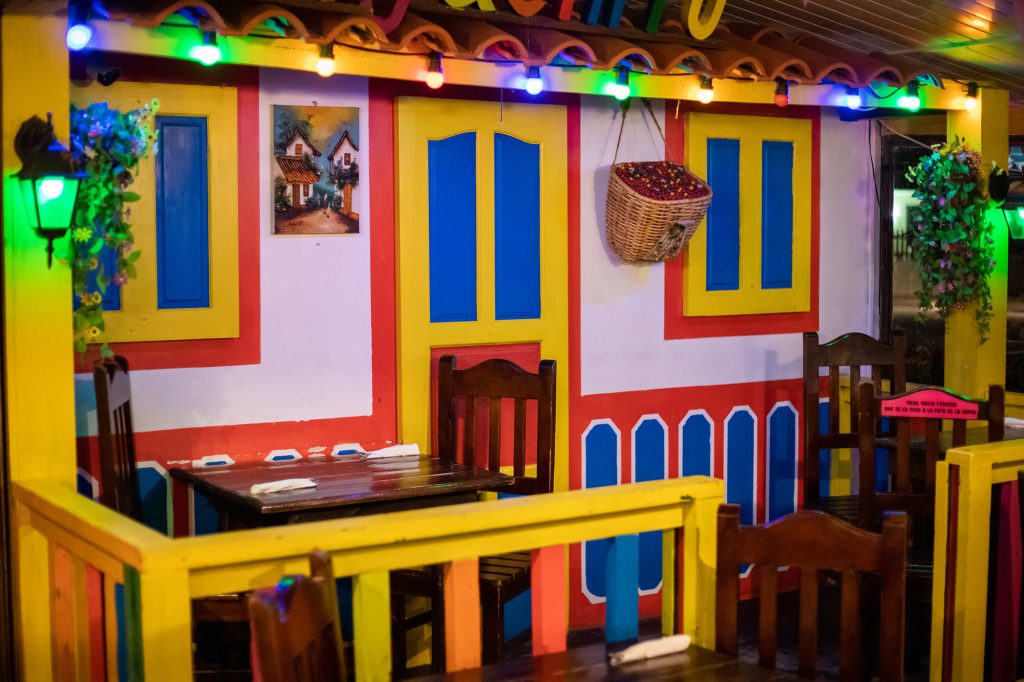 casita colombiana local food restaurant Aruba Colombia