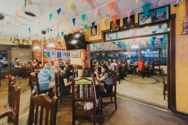 colorfull local food restaurant Aruba Colombia