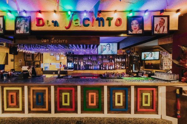 colorful bar local food restaurant Aruba Colombia